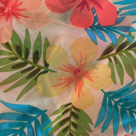 Cover-up - Picture 2 of 3